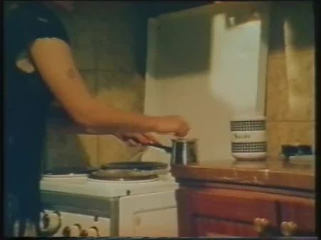 Griego porno i istoria tis trypas (1983) 