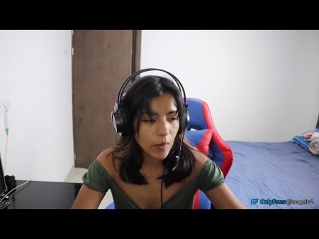 Esta chica streamer fue vista follando en vivo 