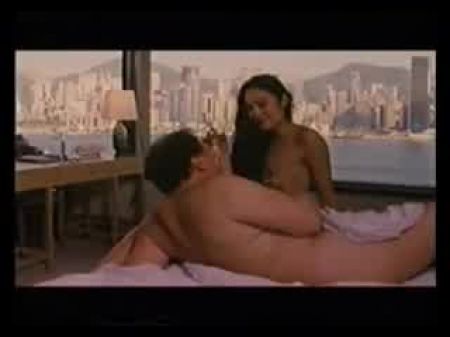 Garota asiática despeja um cara depois que ela goza de montá -lo 