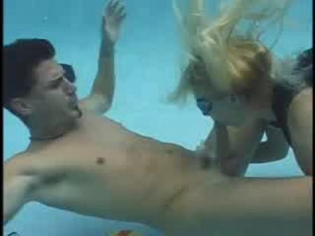 Lovemaking Underwater - Googles