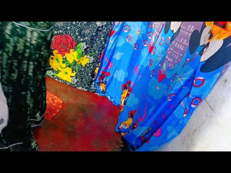 New Sapna Bhabhi estava limpando, o cunhado estava assistindo secretamente, veio e começou a foder Desi Kaamwali Ki Saxy Gand 