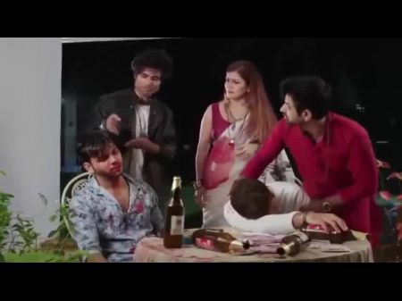 La ama de casa india engaña a su esposo 