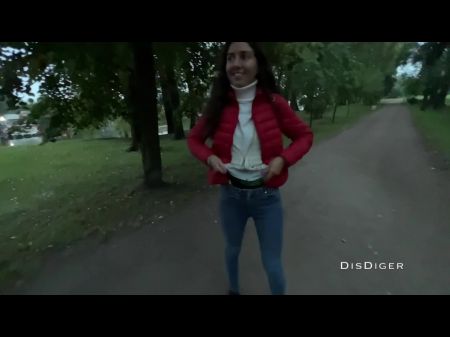 nahm ein Mädchen im Park und fickte sie schnell in den Büschen 