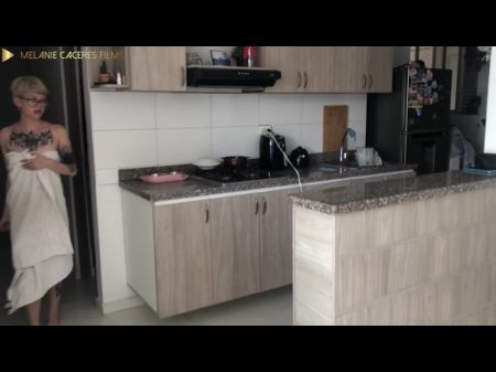 Tomando algunas fotos sexys de mi hermanastra porno en español 