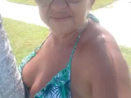 Granny Beach Bunny 