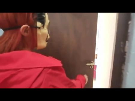 女同性恋部落主义女孩在unt上依靠unt 
