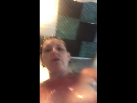 Mostrándote Mi Agujero En El Trasero En La Ducha Después De Lavar Mi Gran Arbusto Peludo 