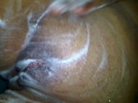 Yanti Dharmayanti الاستحمام والاستمناء 