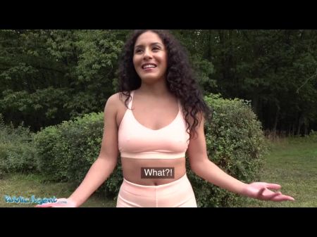 Modelo de fitness follado en el garaje 