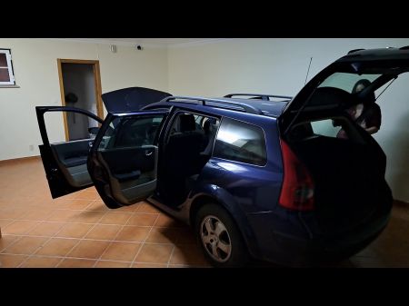 已婚的妻子假装卖她的汽车乱搞买了买家