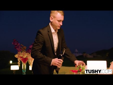 Der atemberaubende kleine Engel verführt den Assistenten von Sugar Daddy 