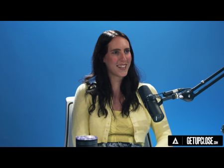 Aus nächster Nähe, wie Frauen mit der leidenschaftlichen Trittfrequenz Lux Solo weibliche Masturbation volle Szene 