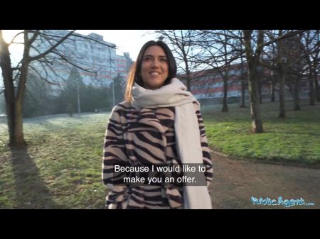 سمراء جميلة طالب بيولوجيا الطالب على الديك الغريب 