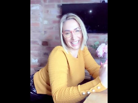 Una Secretaria Cachonda Se Masturba Con Un Extraño En El Trabajo Del Coño Y Se Burla De Una Fantasía Caliente 