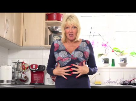 59yo Busty madure housewife sr. Amy brinca com você na cozinha (POV) 