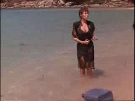 Raquel Welch Boobs rebotando 