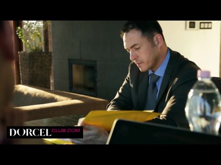 La Abogada Sexy Claire Castel Satisface A Su Colega 