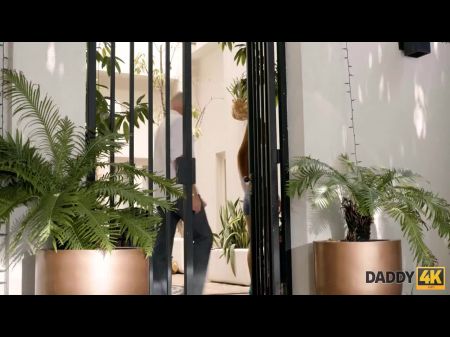 Daddy4k. Der harte Mann versucht die Söhne GF zum heißen Sex voll 