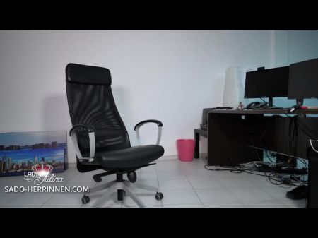 Büro Herrin: Schauen Sie nach unten, mein geile Nylon -Büro -Sklave 
