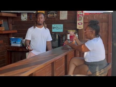 Friendly Conversation Turn Into A Meet Up After Lonely Stranger Meets A Bar Soft She’s Into Things