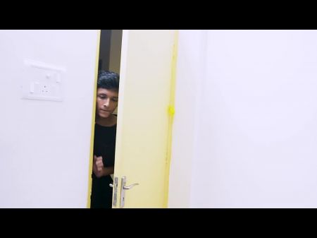 Eine Stiefmutter, Die Von Ihrem Jungen Freind Und Ihrem Stiefsohn Gefickt Wurde, Sahen Sich Zu Und Schließen Sich Mit Ihr An 