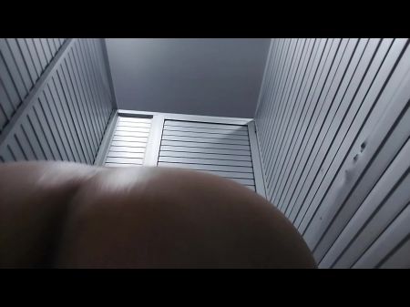 Cámara en el aeropuerto Baño público 