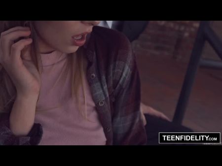 Teenfidelity أليكس بليك مقيد و creampied 