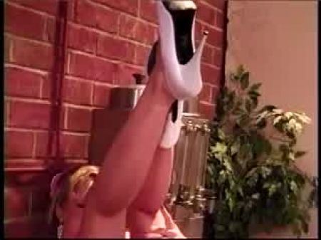 rubia con tetas masivas ama una gran polla gruesa en su culo 