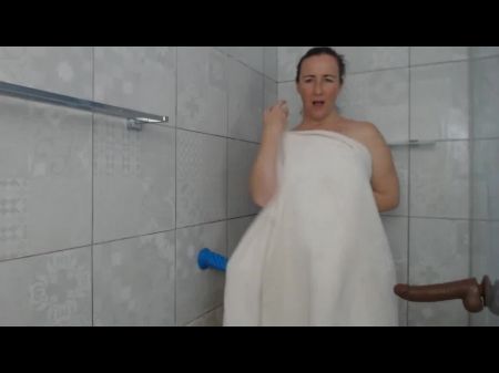 Sie Springt Am Morgen Mit Einem Riesigen Dildo 