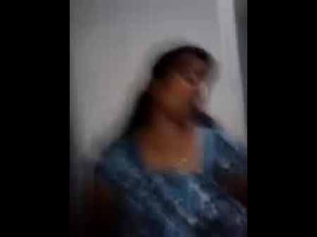 Bhabhi Muestra Sus Tetas Y Su Coño 