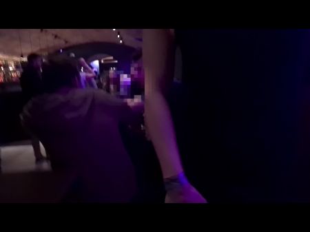 فتاة قرنية في نادي ديسكو مارس الجنس مع رجل غريب في المراحيض العامة دادا ديفيل 