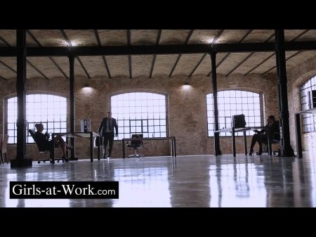 办公室的女同性恋三人组