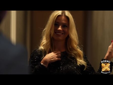 Vestida con lencería sexy, Alice busca fuertes sensaciones 