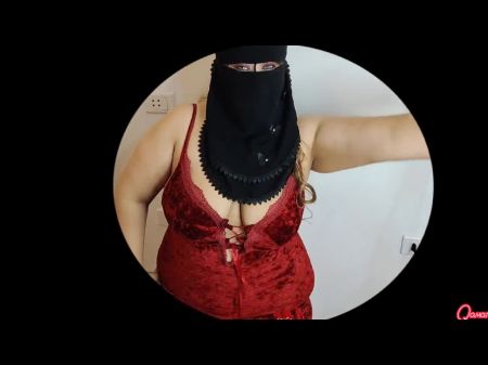 Eine ägyptische Tänzerin hat Sex mit einer Golffrau in ihrer Wohnung 