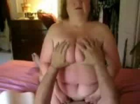 Grannie montar polla 