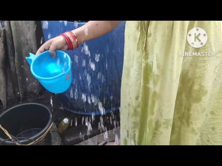 Anita Yadav tomando banho lá fora com dança 
