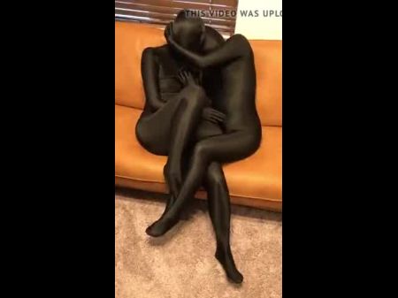 2 Zentai Girls 