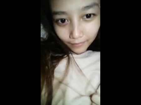 Mi GF cachonda perfecta masturba a la nena indonesia (Parte 3) 