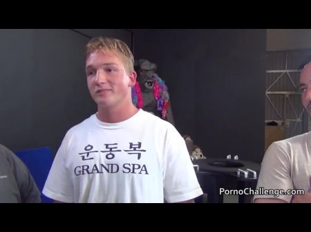 Enorme hombre gordo tiene suerte con 3 chicas porno calientes 