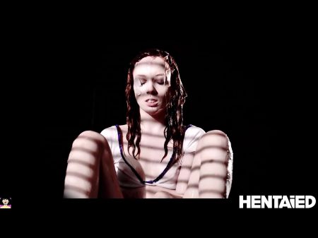 يخرج الشعر الأحمر الصغير من البيض ويمارس الجنس مع الأجانب 