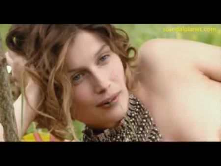 Laetitia Casta Nude -Szene in geboren in 68 scandalplanet.com 