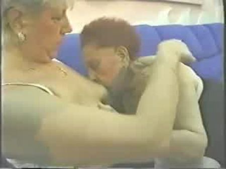 Dos Abuelas Latinas Haciendo El Amor 