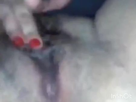 Mamá masturbándose y hablando sucio 