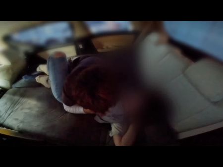已婚妇女被通奸男人的性爱所吸引，在停车场乞求性爱