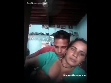 Desi Aunty tiene romance con el chico joven 