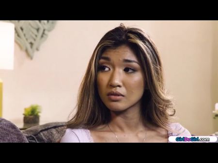 18yo亚洲pussylicked，面对娇小的19岁青少年