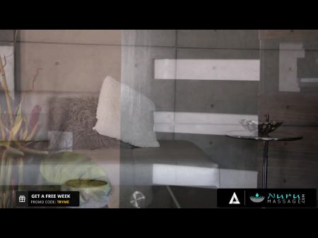Nuru Massage Masseuse و Aaliyah Love حاول التدليك المثيرة لزوجهما 