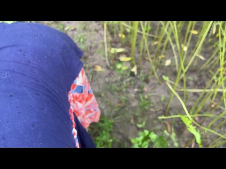 Секс на открытом воздухе в дождях обманывать деревню бенгальский бенгальский дневное время трахнуто в поле и возьмите сперму в ее задницу 