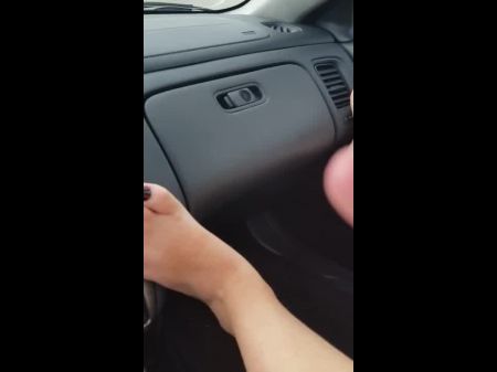 Meine Frau masturbiert am Truck Stop -Eingang 