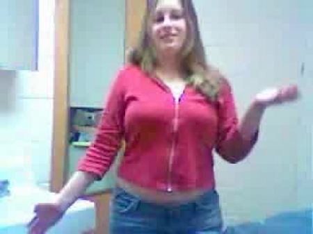 Kelly muestra su anatomía 